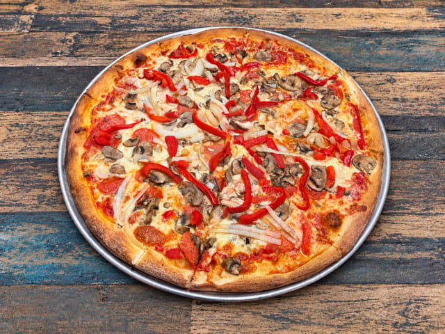 Pizza All Dressed.